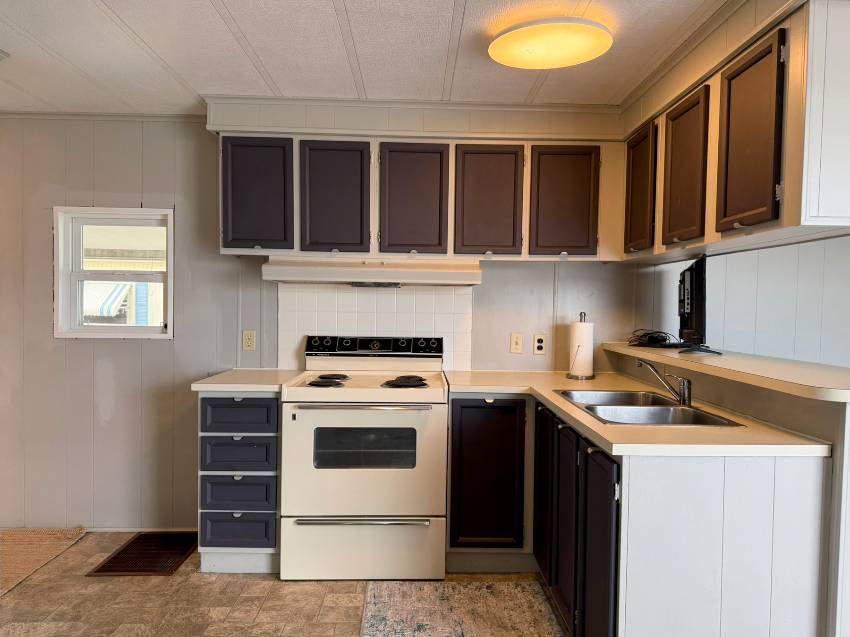 17 Larkspur Ave a Palmetto, FL Mobile or Manufactured Home for Sale